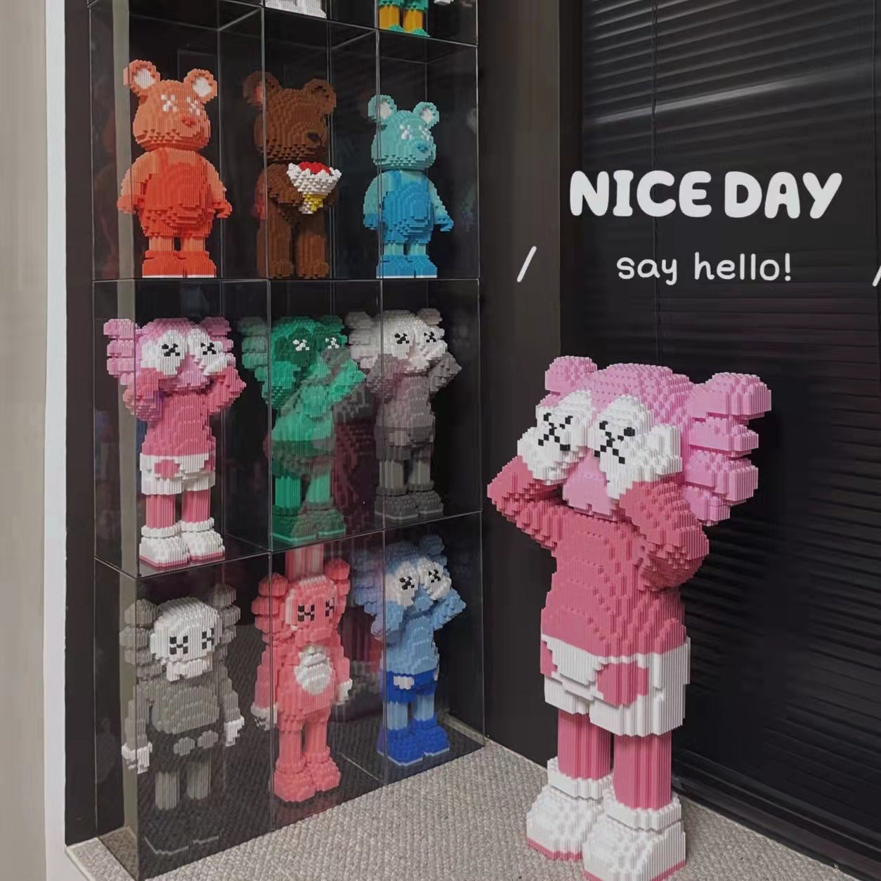 カウズ KAWS Four Foot Companion グレー ナノブロック互換性ブロック「340mm」